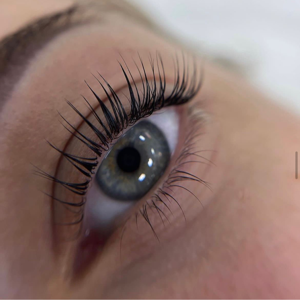 Ламинирование ресниц+ботокс+окрашивание краской