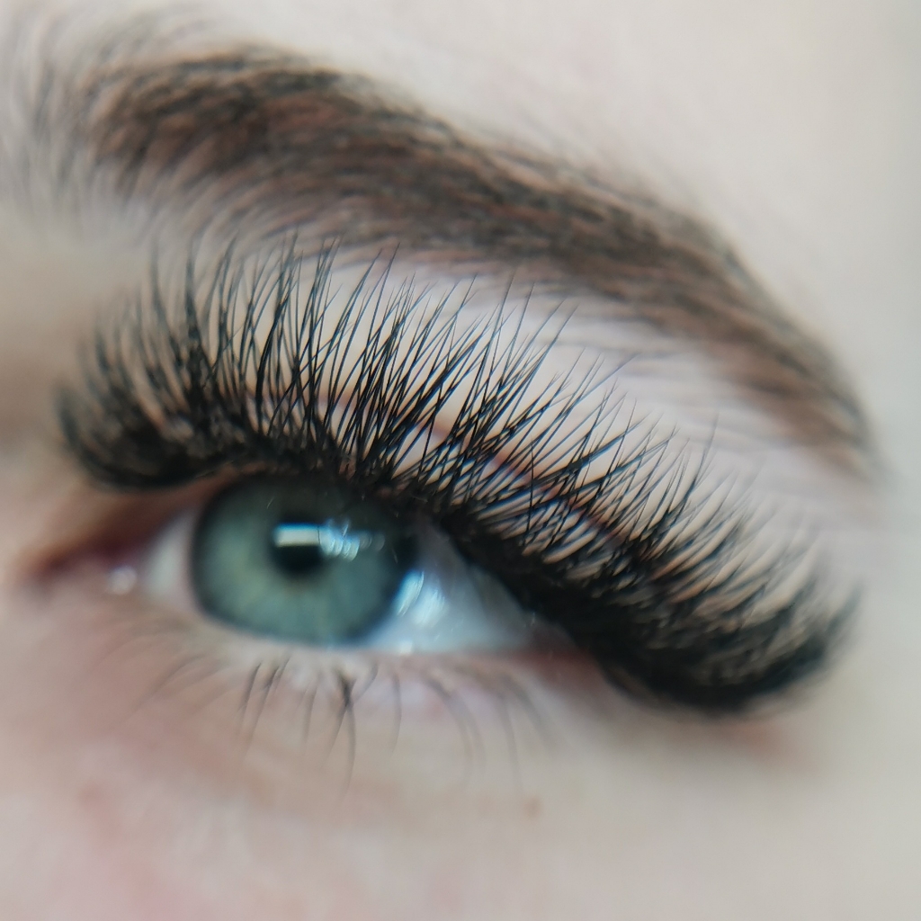 Наращивание ресниц 3D