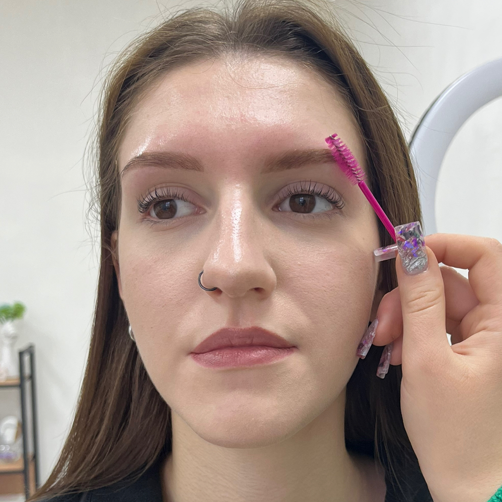 Коррекция бровей