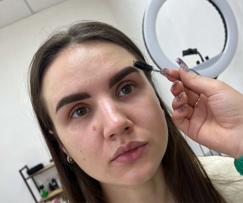 Окрашивание бровей