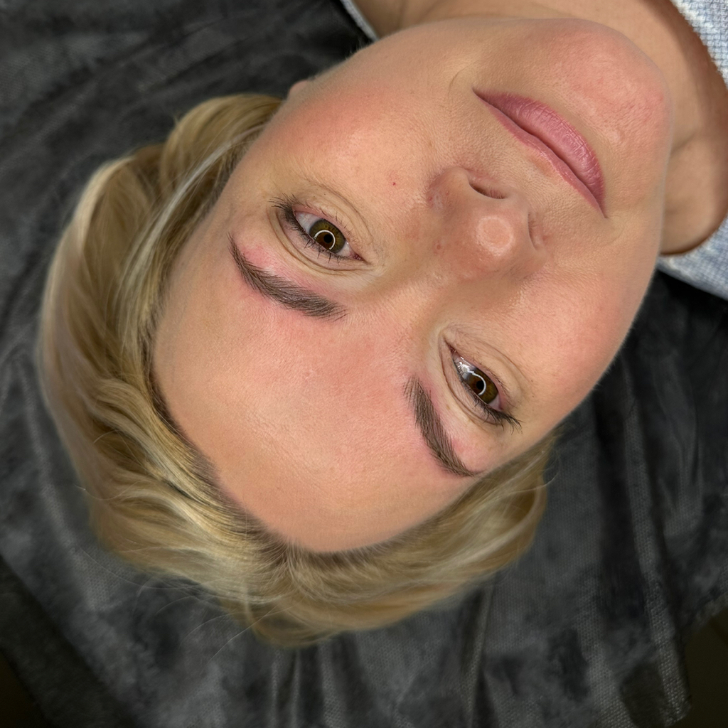 Коррекция бровей волоски 1 месяц