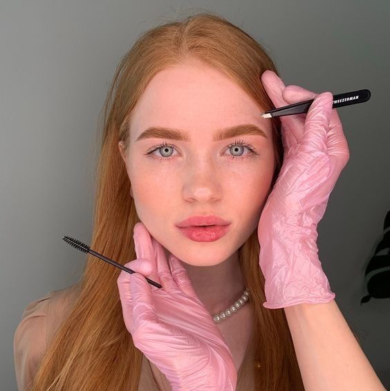 Коррекция бровей