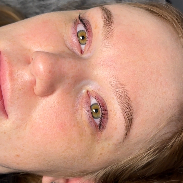 Долговременная укладка+ коррекция+ ботокс Без окрашивание