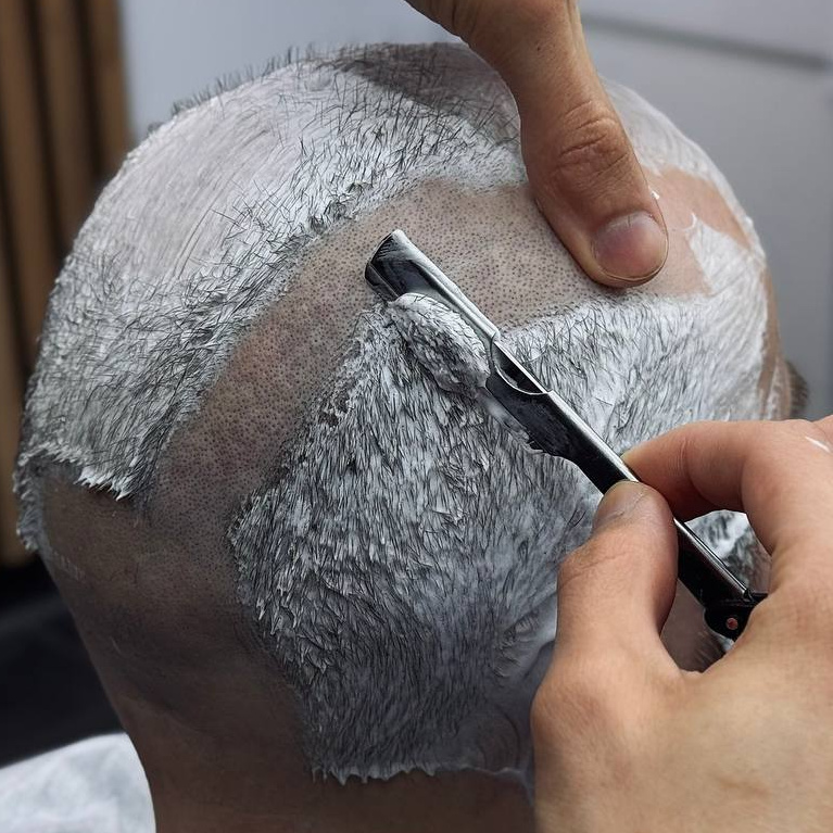 Бритье головы опасным лезвием