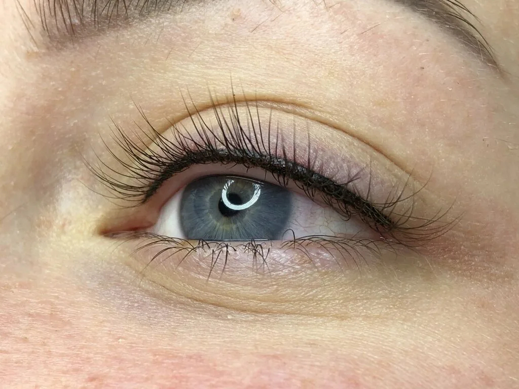 Обновление перманентного макияжа век ( межресничка)