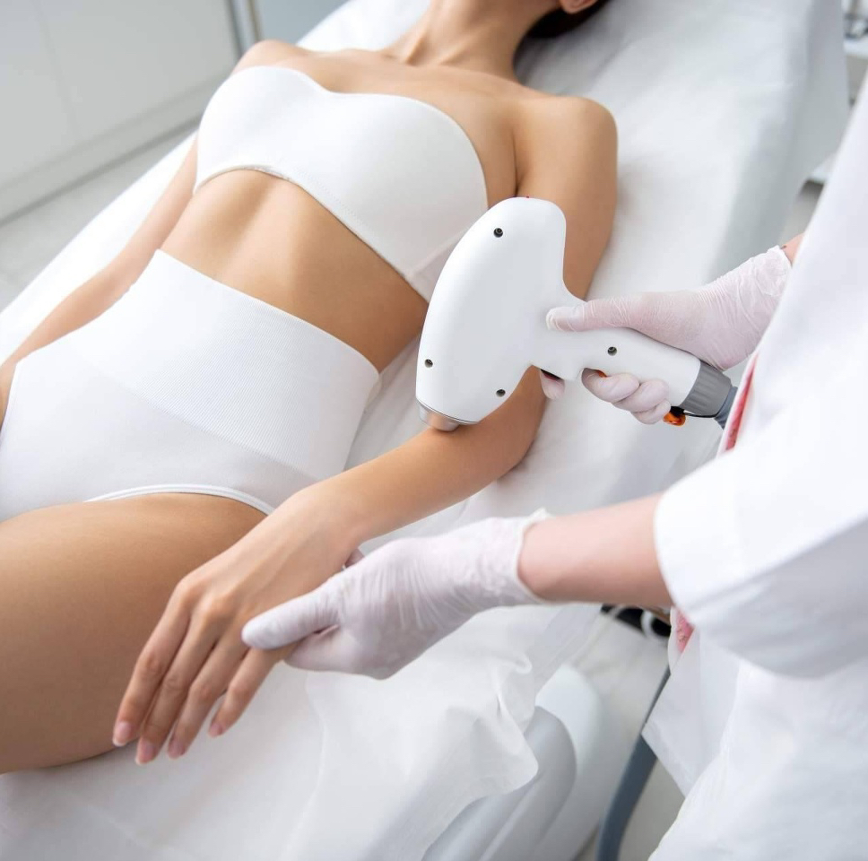 Лазерная Эпиляция Женщины: Комплекс XXL (Лицо: зона над верхней губой + подбородок + Подмышечные впадины + Руки полностью + Тотальное бикини + Ноги по