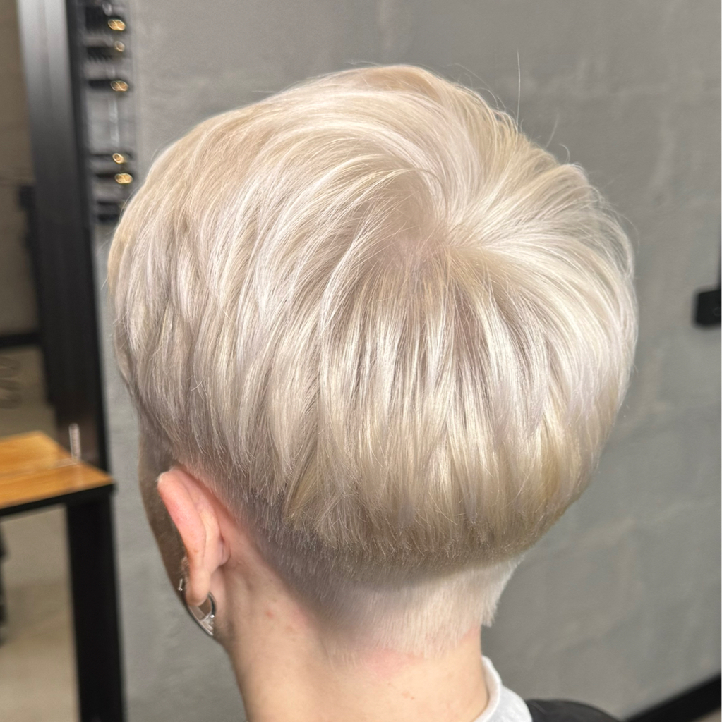 Осветление Корней коротких волос блонд