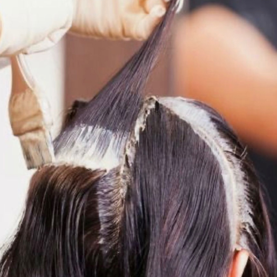 Простое окрашивание корней до 3 см без осветления