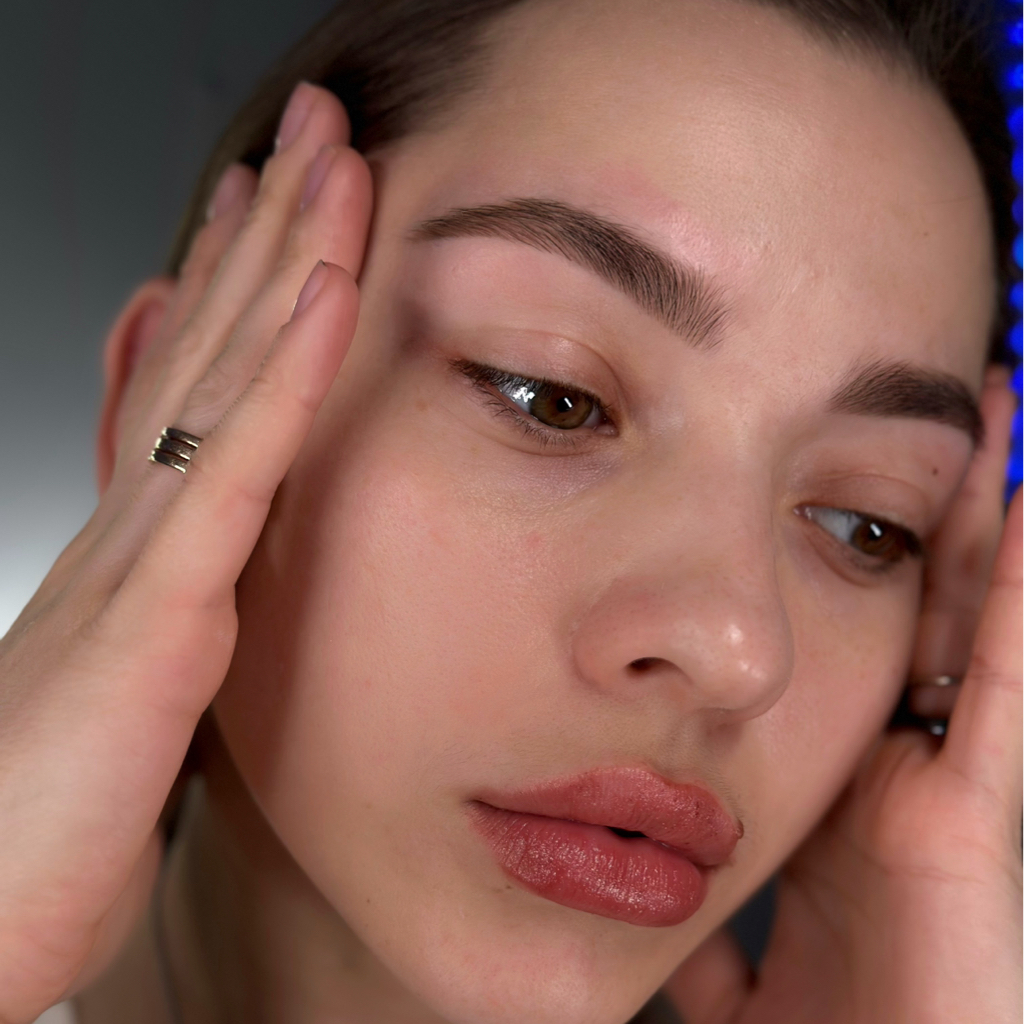 Коррекция и окрашивание бровей