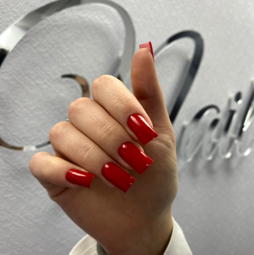 Комбинированный маникюр с однотонным покрытием гель лак