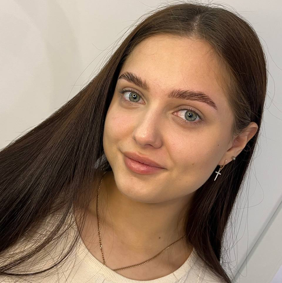 Окрашивание бровей хной