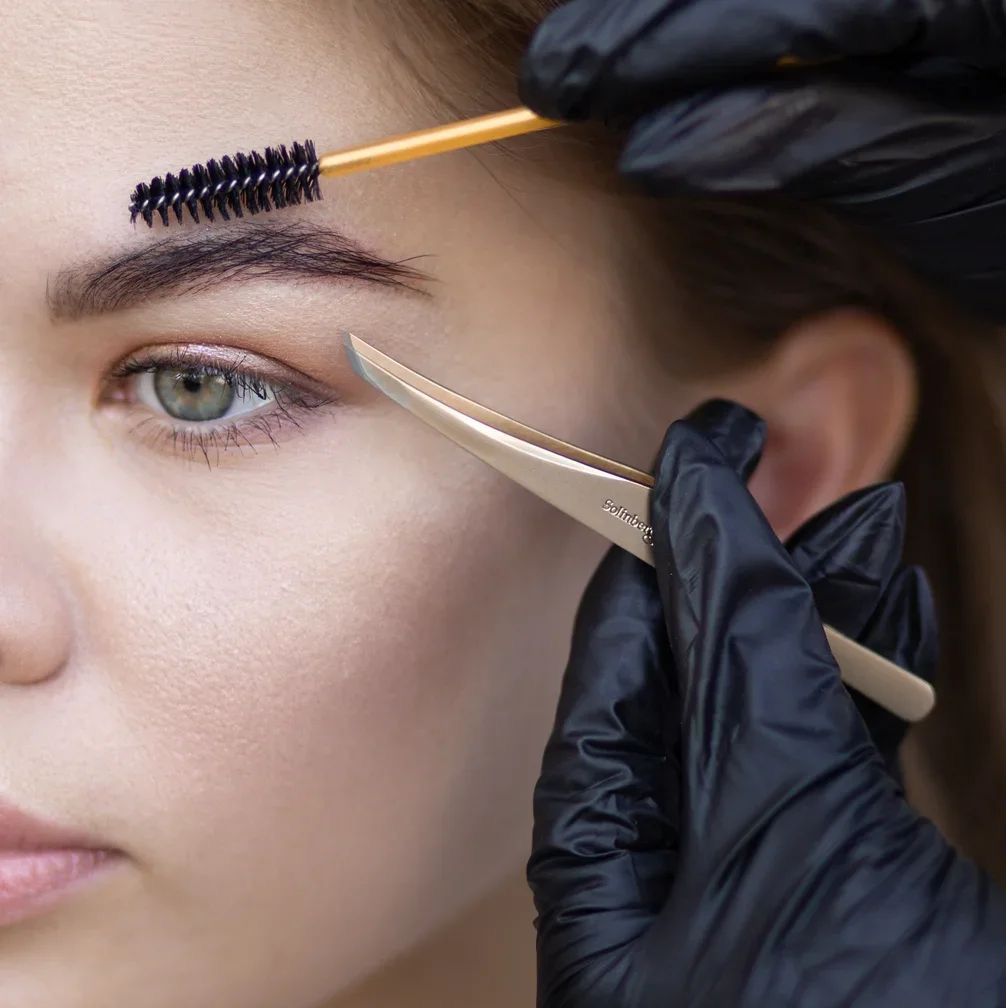 Коррекция бровей