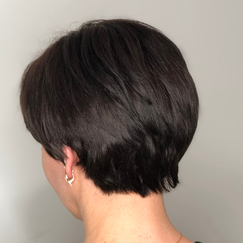 Окрашивание волос в один тон. Короткие волосы . Без стоимости материалов.