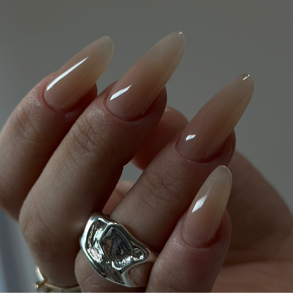 Маникюр и однотонное покрытие гель-лаком