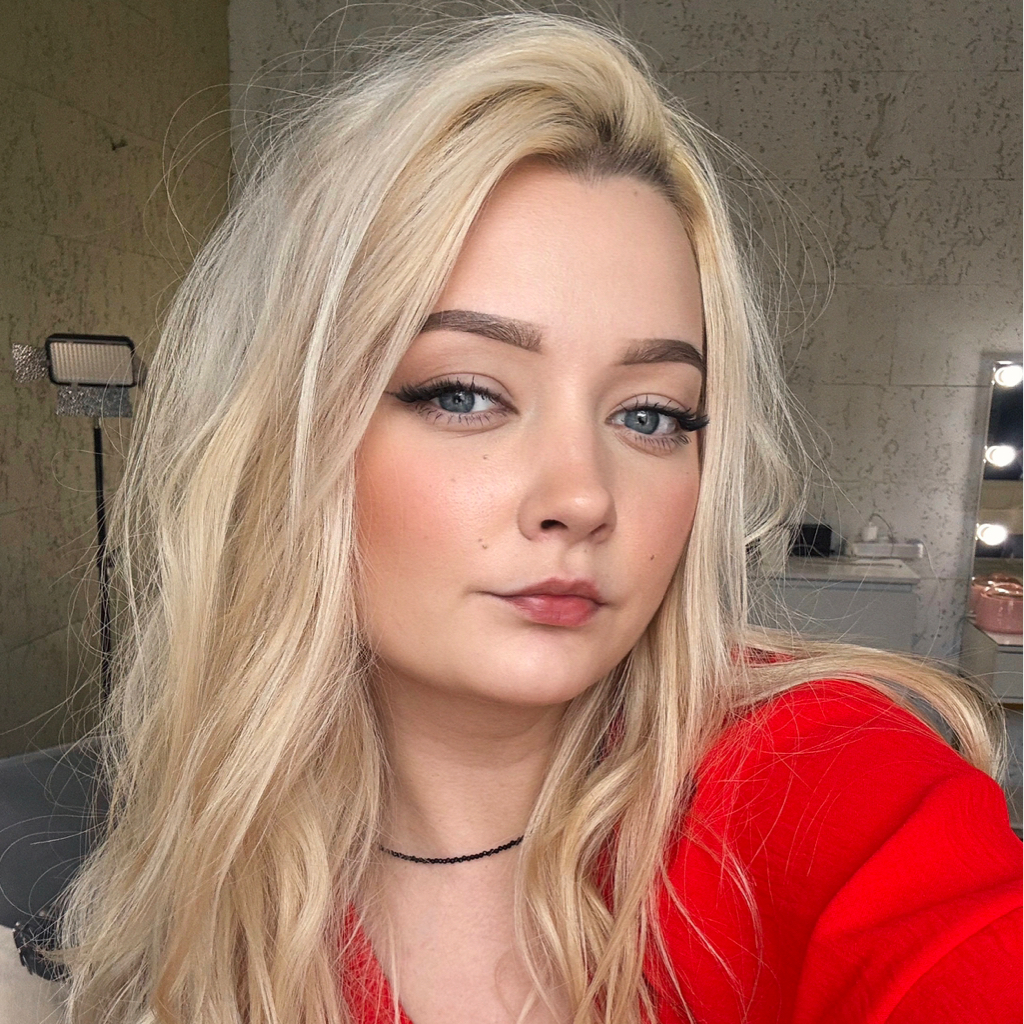 Апрельская Аня