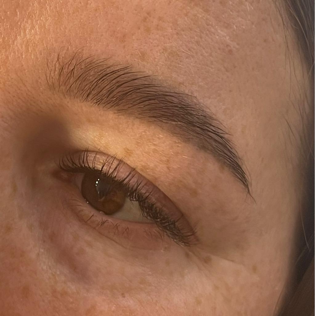 Коррекция с окрашиванием бровей