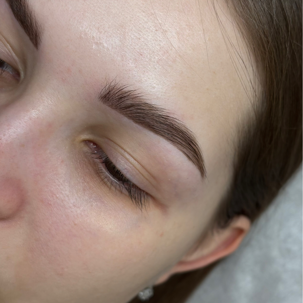 Оформление и окрашивание бровей краской