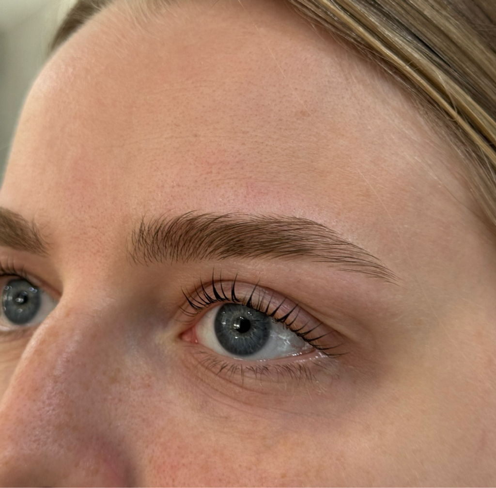 КОМПЛЕКС ламинирование ресниц+ оформление бровей( окрашивание и коррекция)