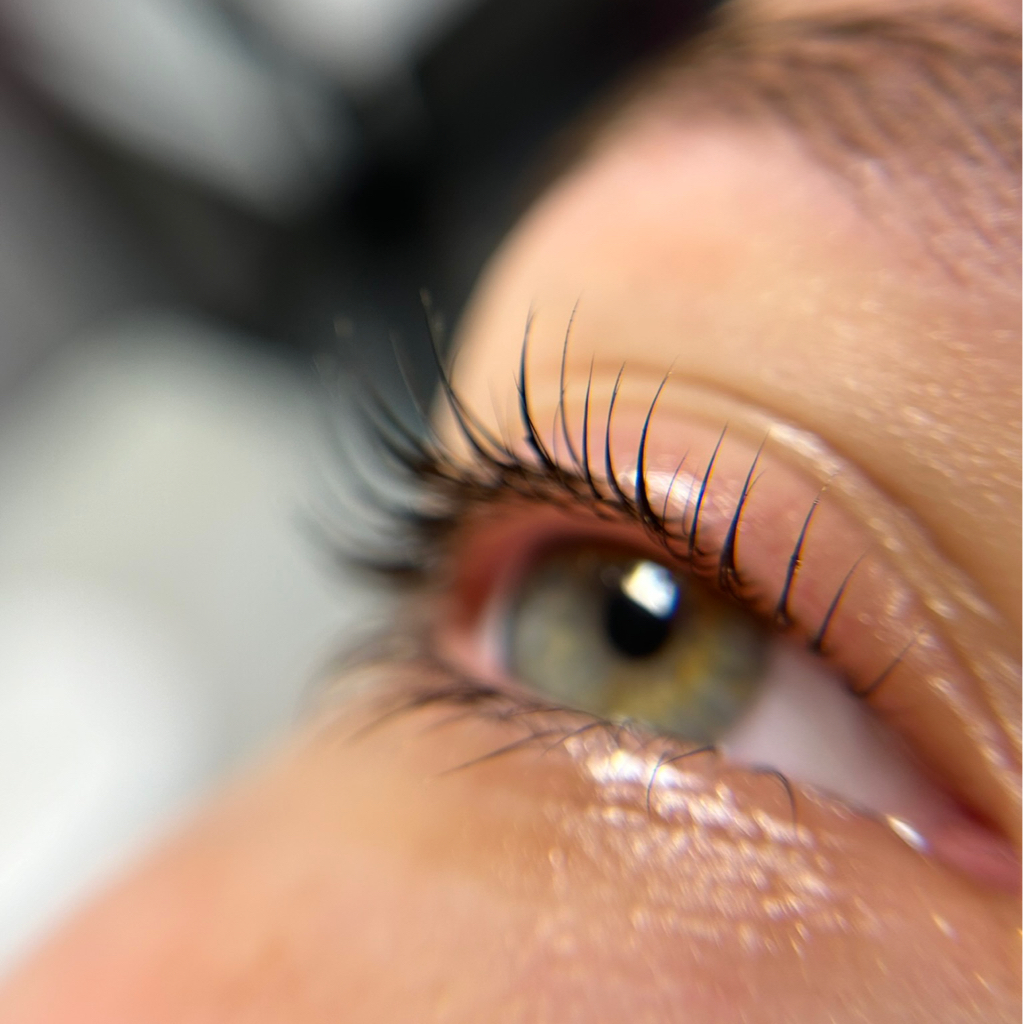 Ламинирование верхних ресниц