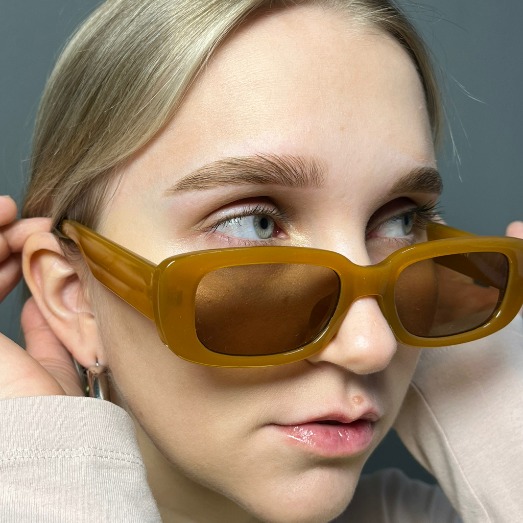 Коррекция и окрашивание бровей