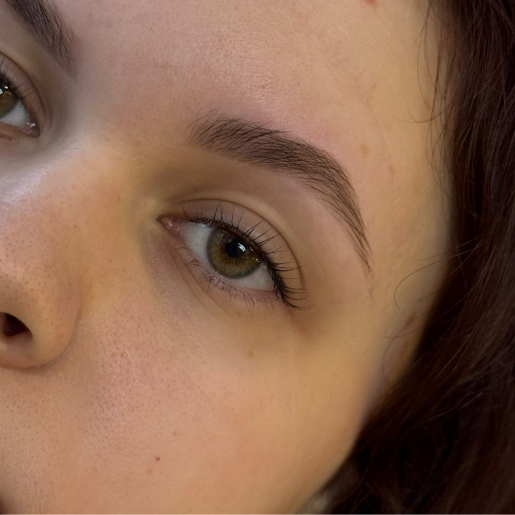 Коррекция бровей