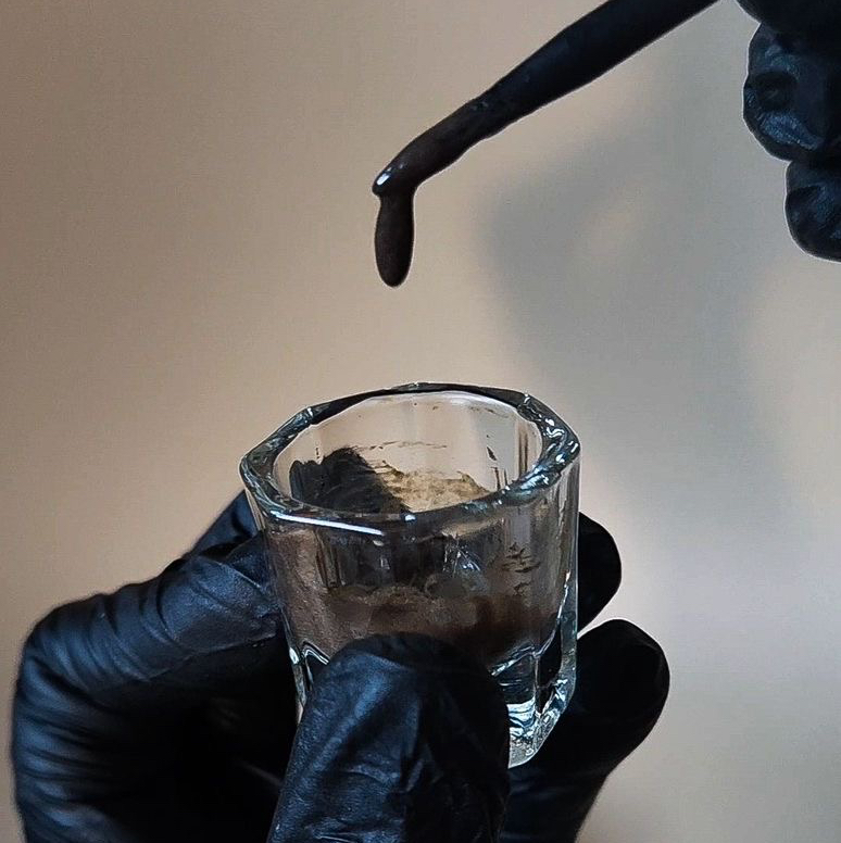 Окрашивание нижних ресниц