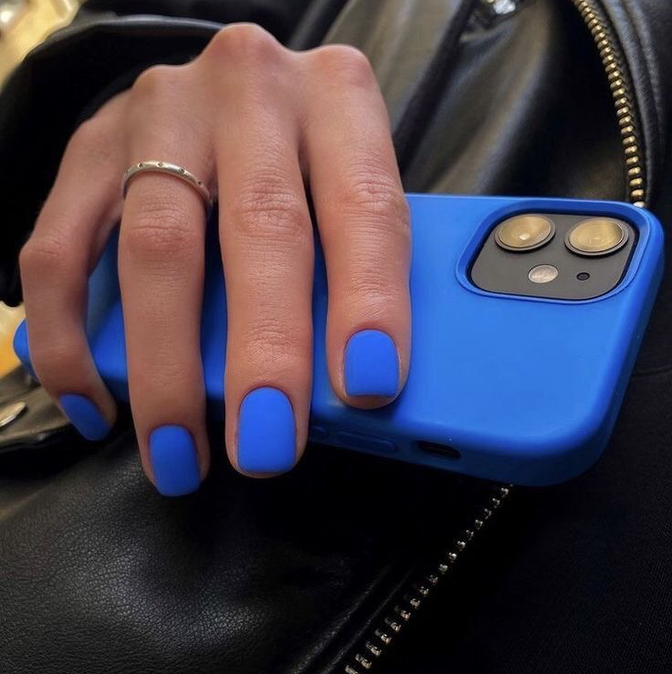 Маникюр с покрытием лак