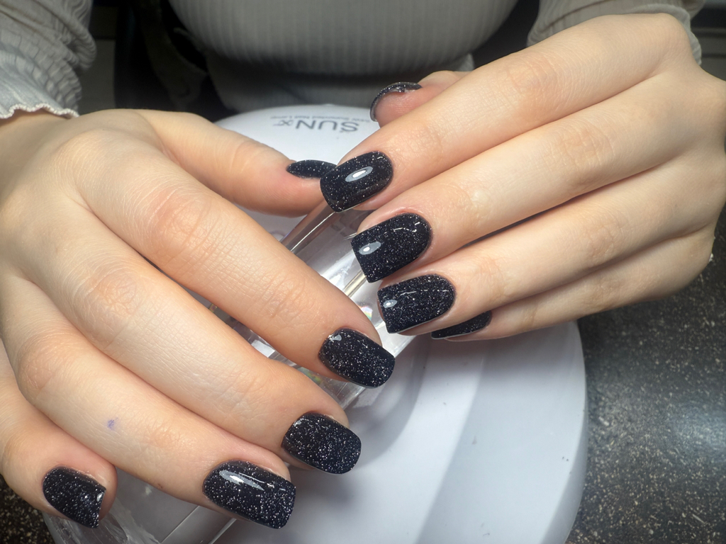 Маникюр с однотонным покрытием гель-лак