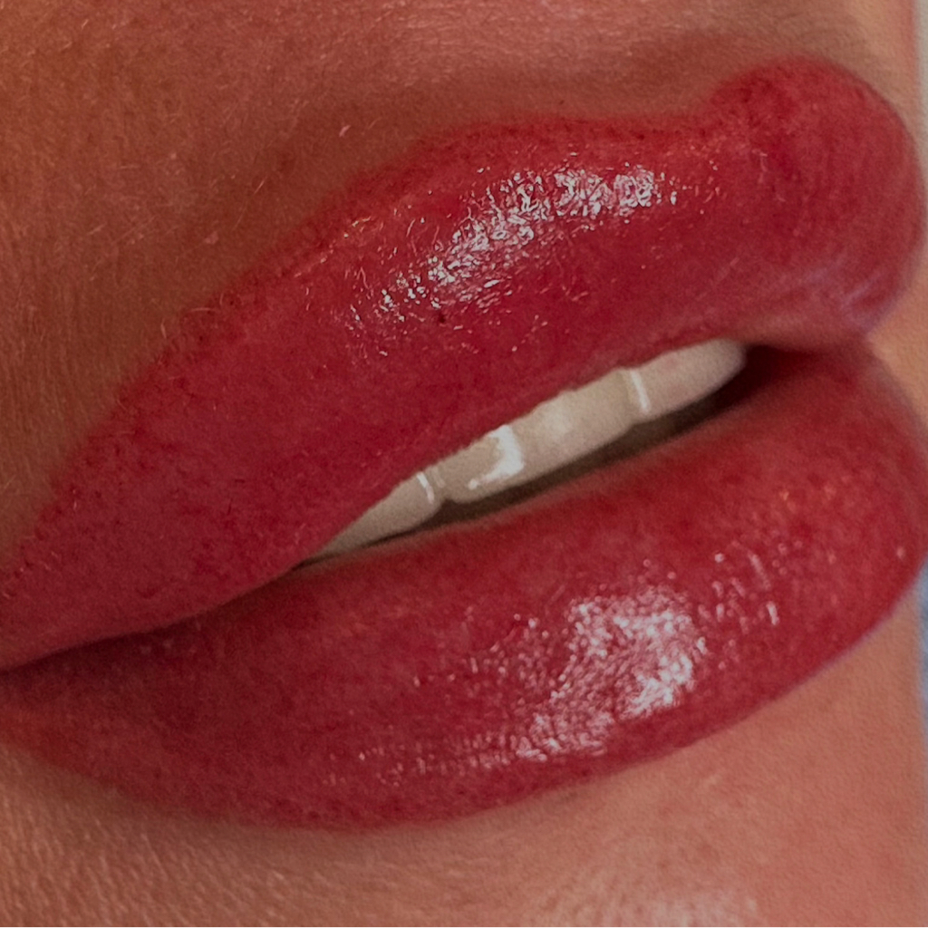 Перманентный макияж губ