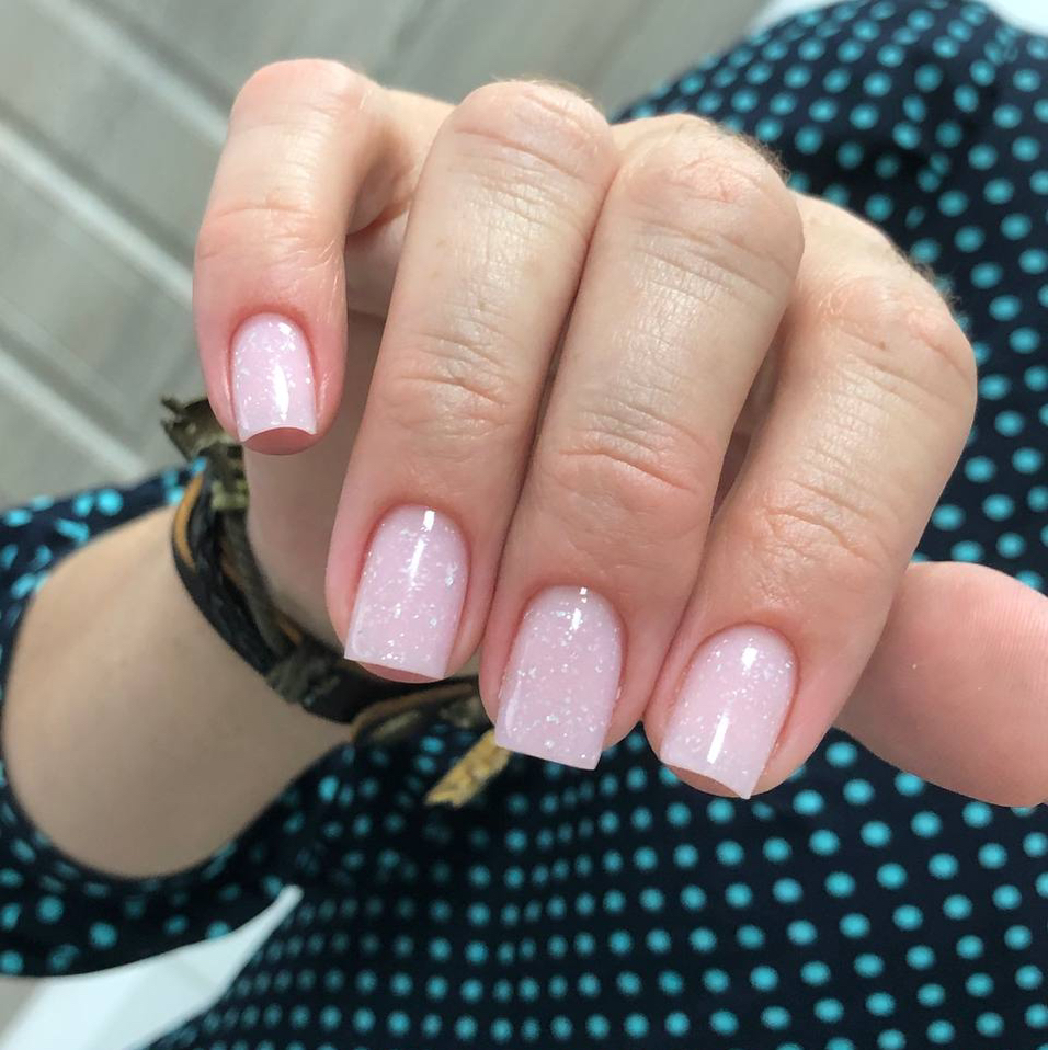 Топ мастер. Наращивание разными способами, на усмотрение мастера. Короткие. Однотон