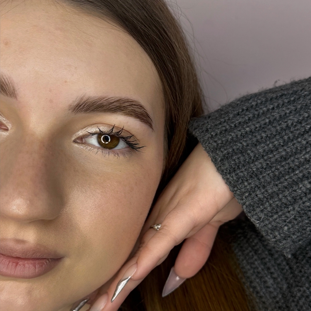 Коррекция бровей