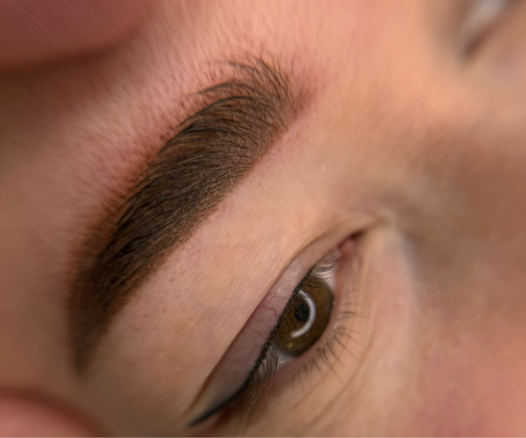 Перманент бровей