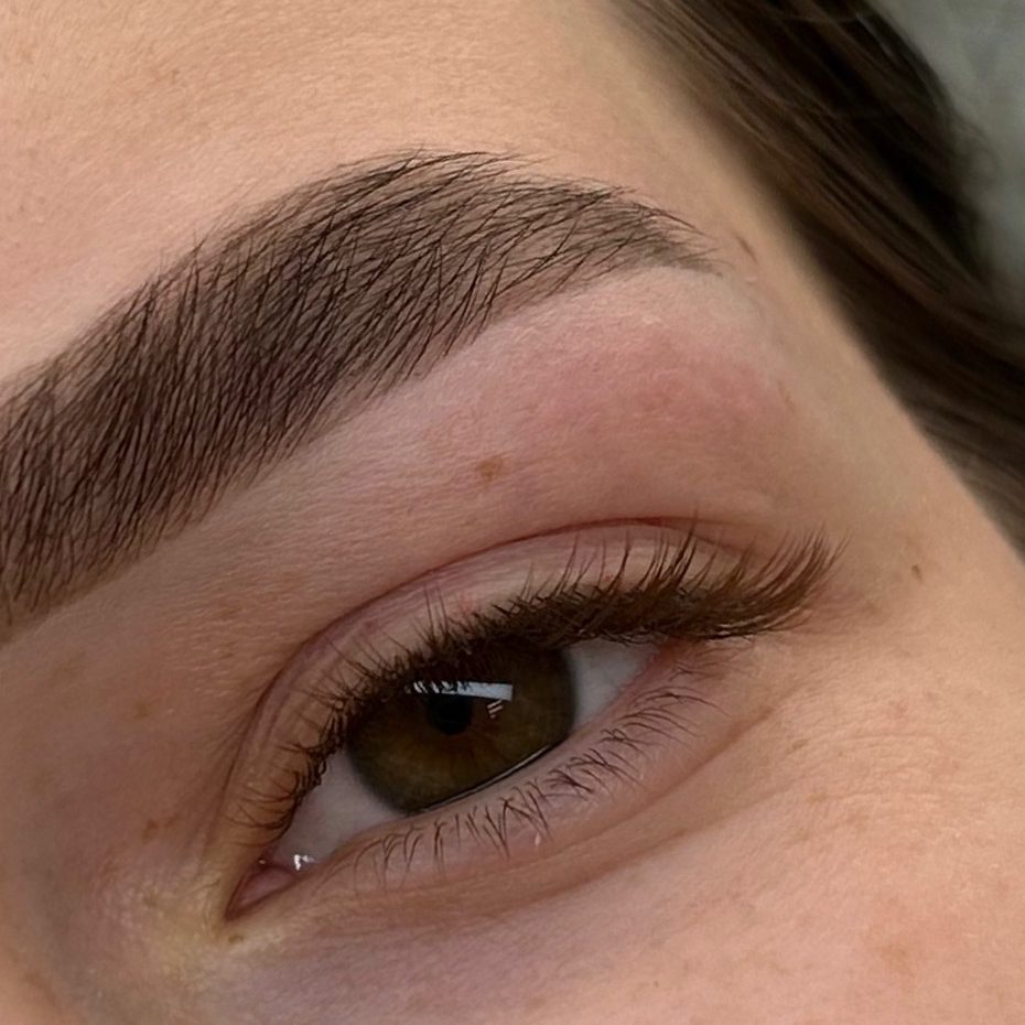 Наращивание ресниц + брови