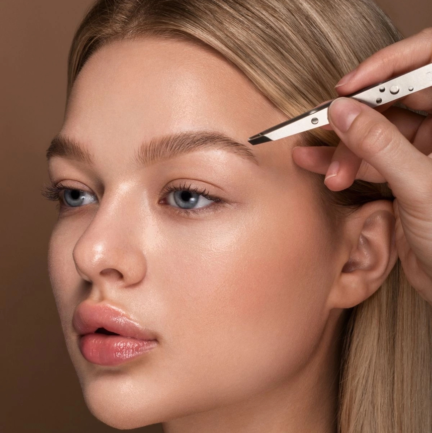 Коррекция бровей