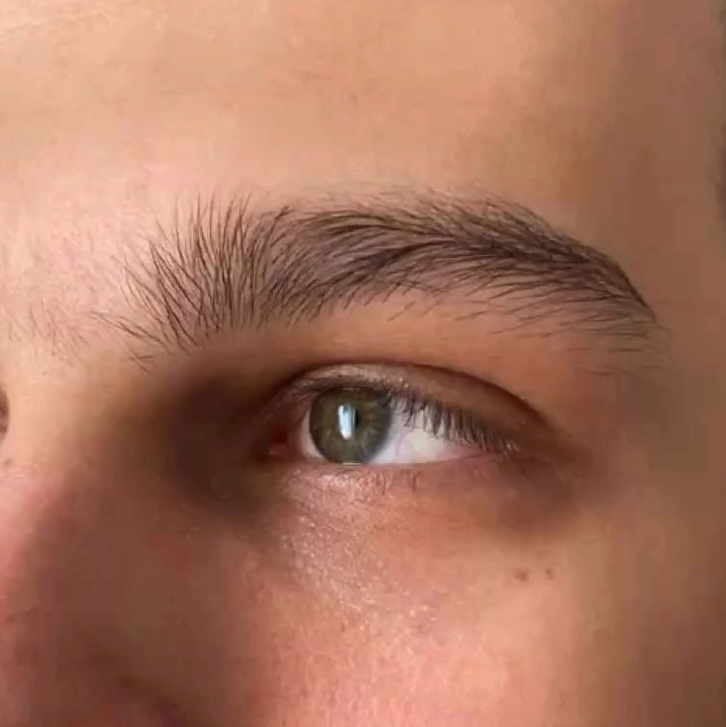 Мужская коррекция бровей