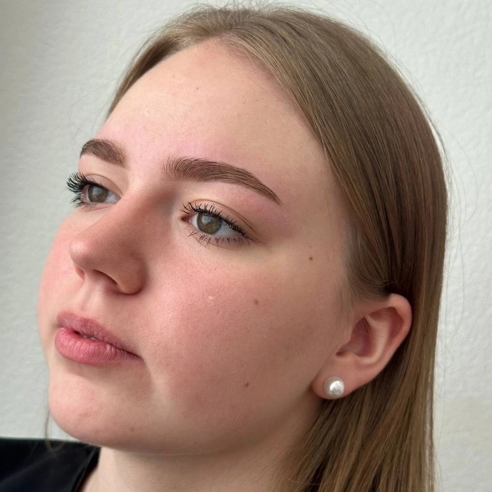 Окрашивание бровей