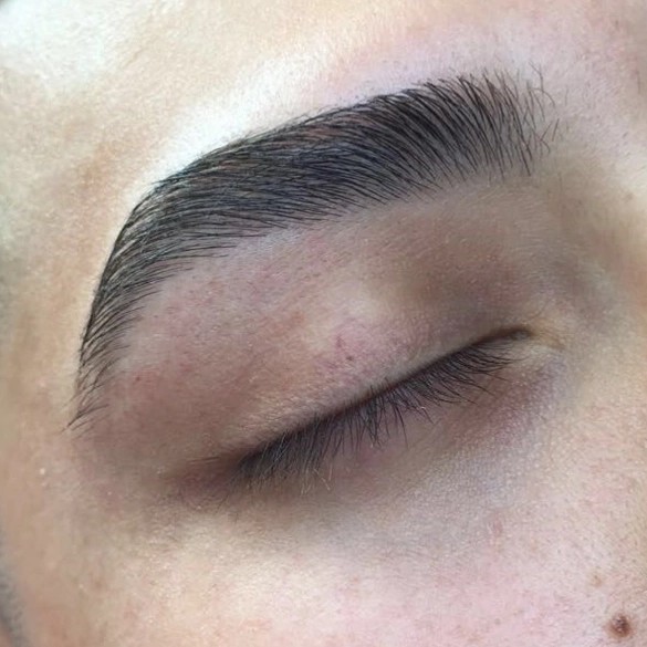 Мужская коррекция бровей