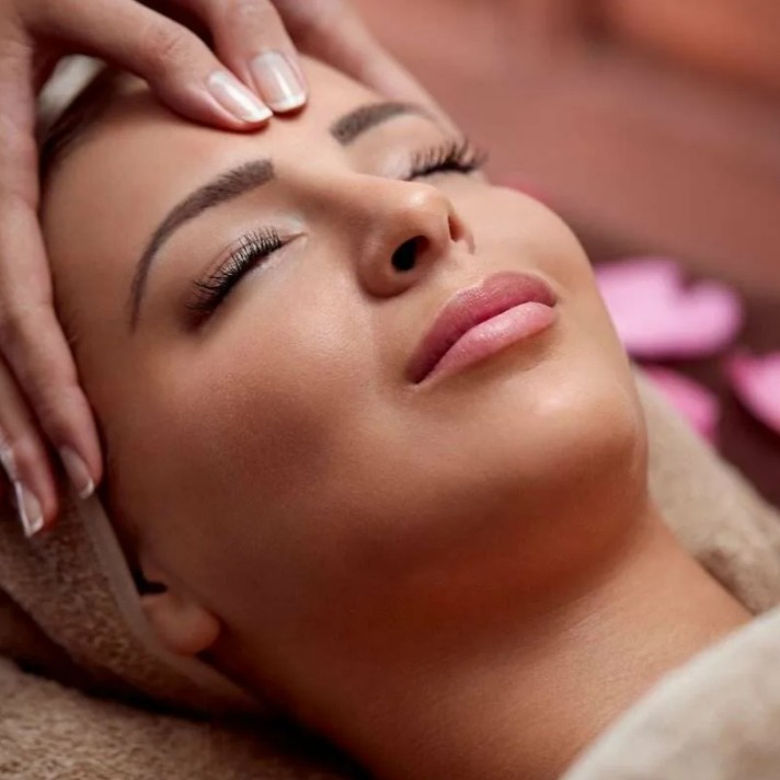 КУРС 5 процедур!
Моделирующий массаж FaceLift !
LED маска в 🎁
