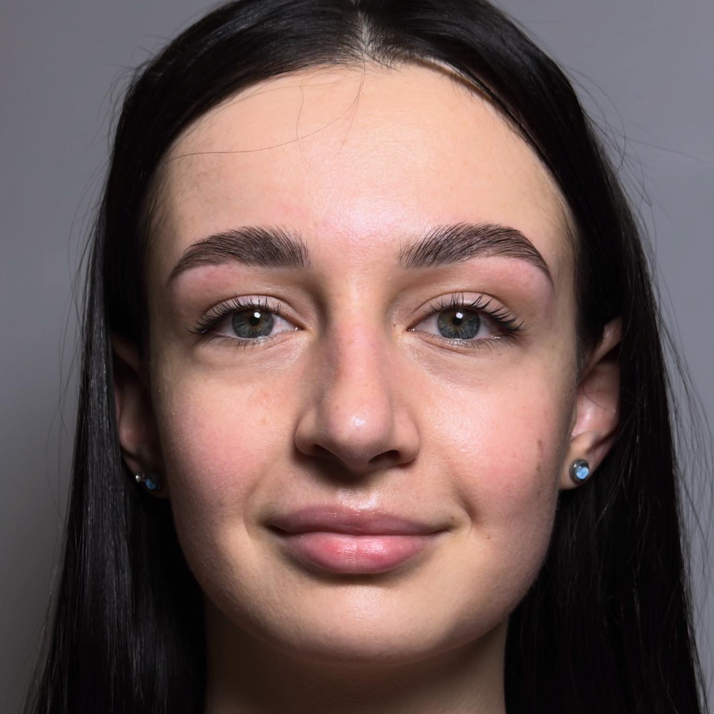 Комплекс бровей (ламинирование, коррекция, окрашивание)