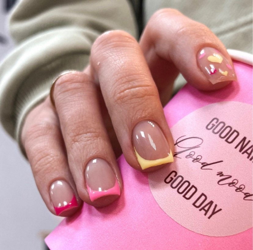 Маникюр с укреплением (гель) + дизайн френч