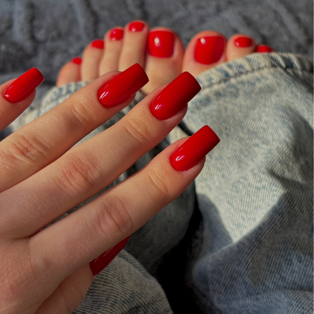 Маникюр + педикюр