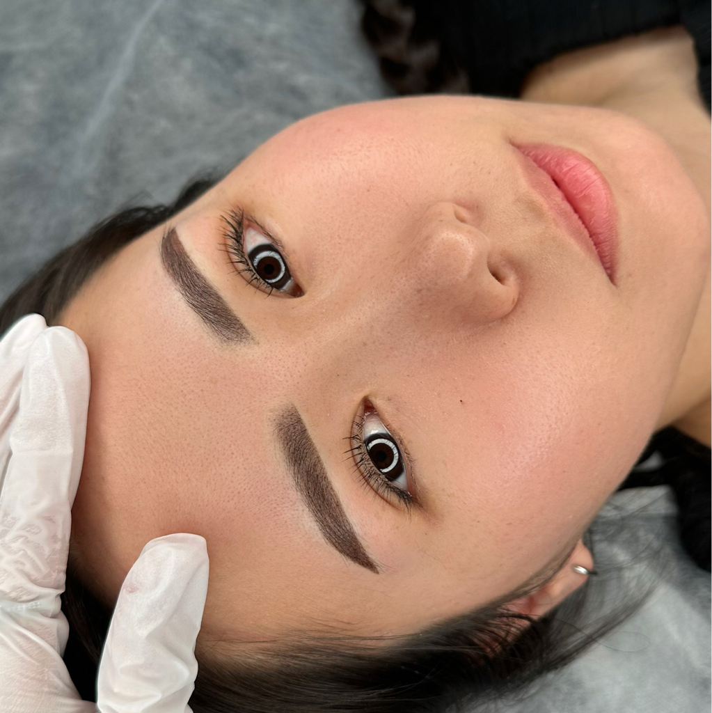 Перманентный макияж бровей
