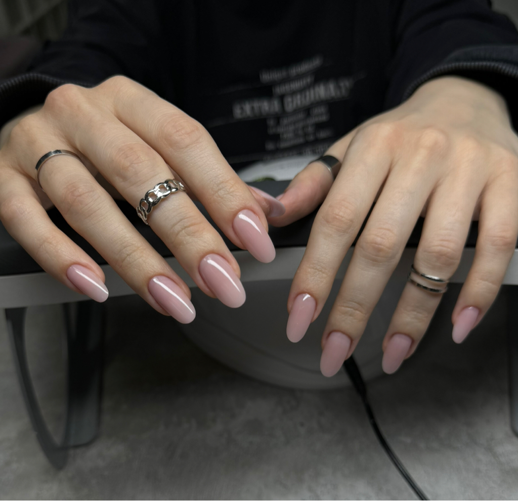 Маникюр и моделирование 

(небольшая длина с легкой коррекцией )