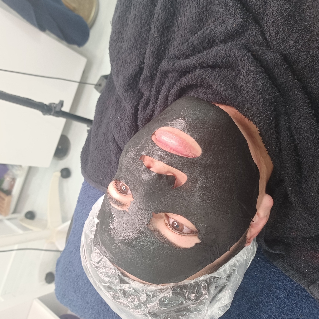 modelo limpeza de pele