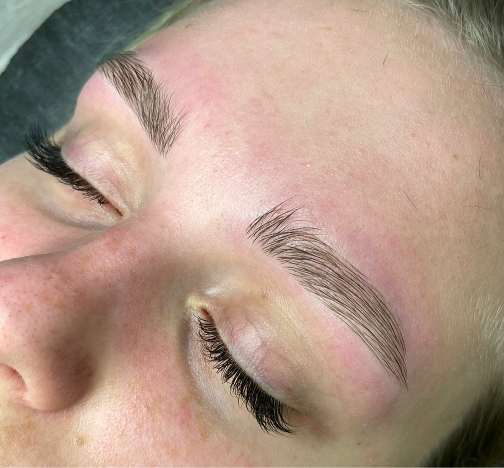 Коррекция бровей