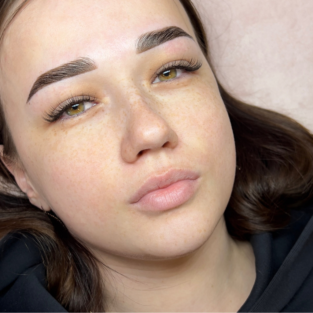 Комбо «Счастливый полный комплекс» (ламинирование, окрашивание, коррекция бровей + счастье для бровей)