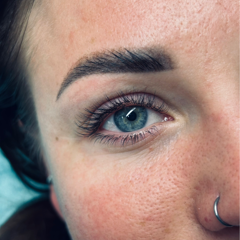 Наращивание нижних ресниц