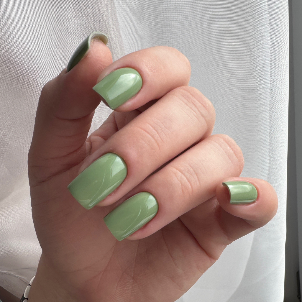 Маникюр с покрытием и исправлением архитектуры