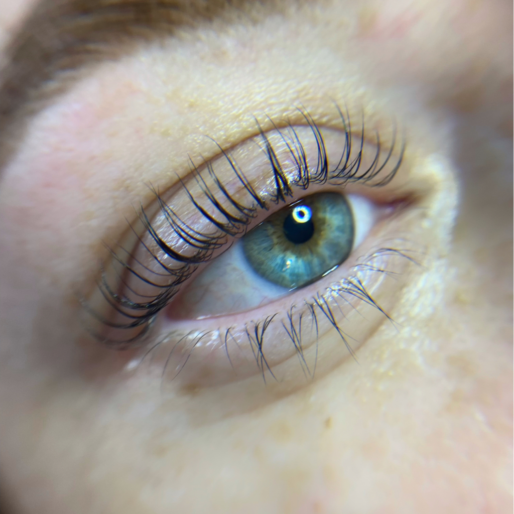 Ламинирование ресниц + окрашивание