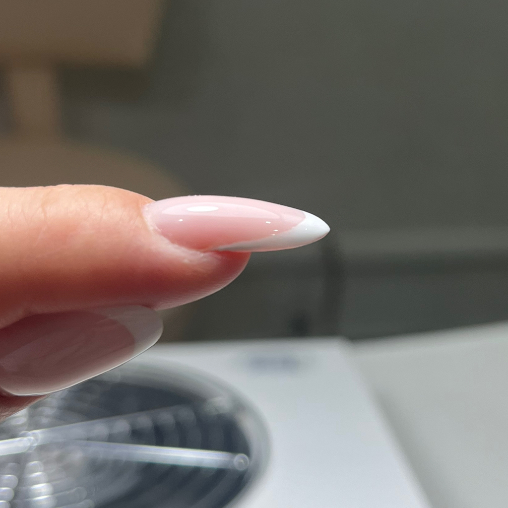 наращивание одного ногтя